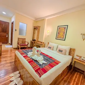 https://luang-phasouk-hotel.hotelsluangprabang.com
